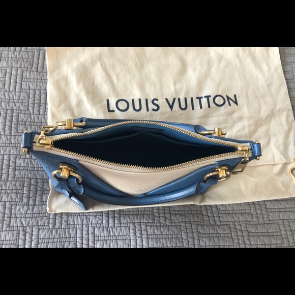 2019 LV V Tote BB - Picture 7 of 12